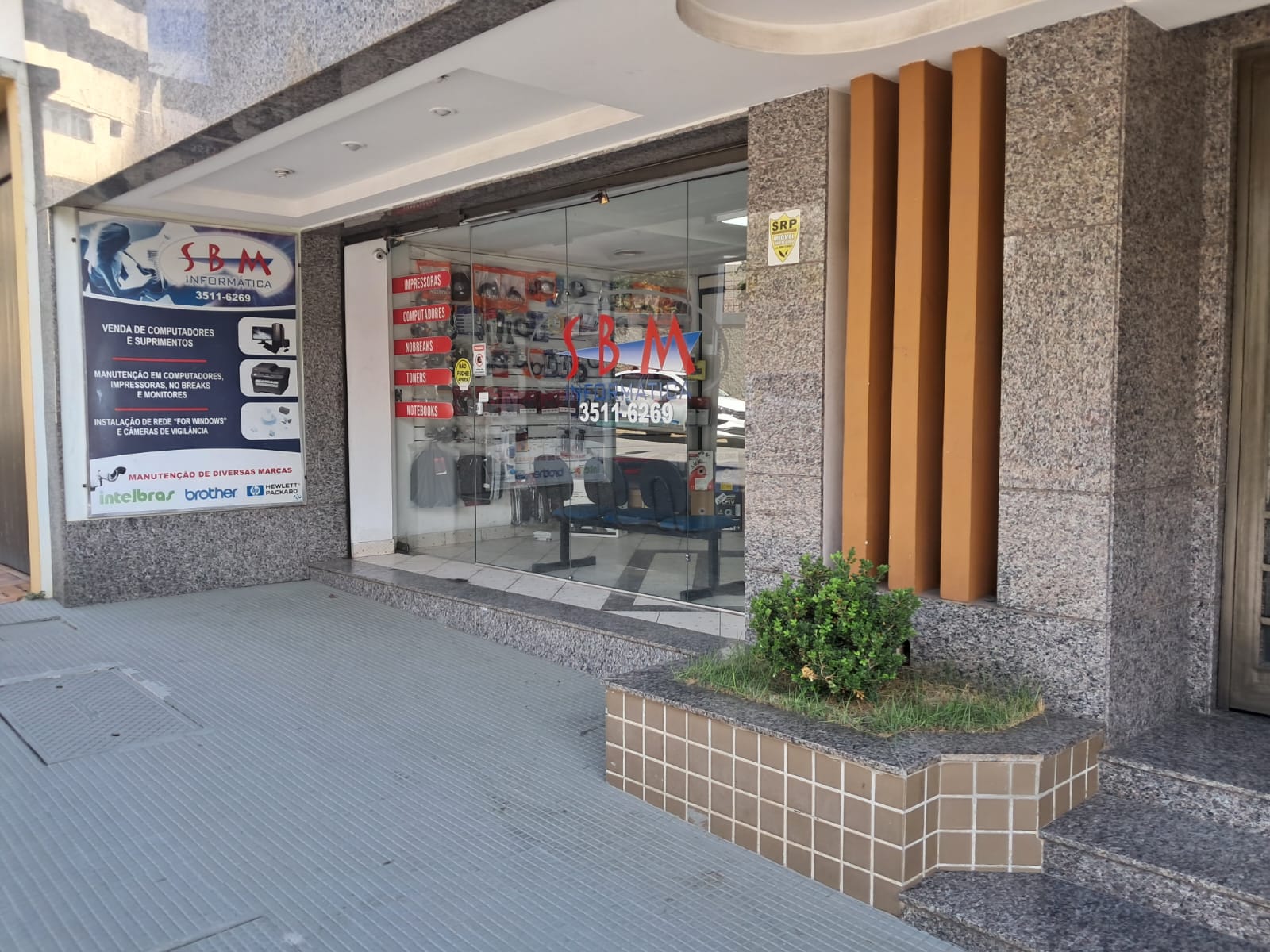 Fachada da loja SBM Informática em Cachoeiro de Itapemirim